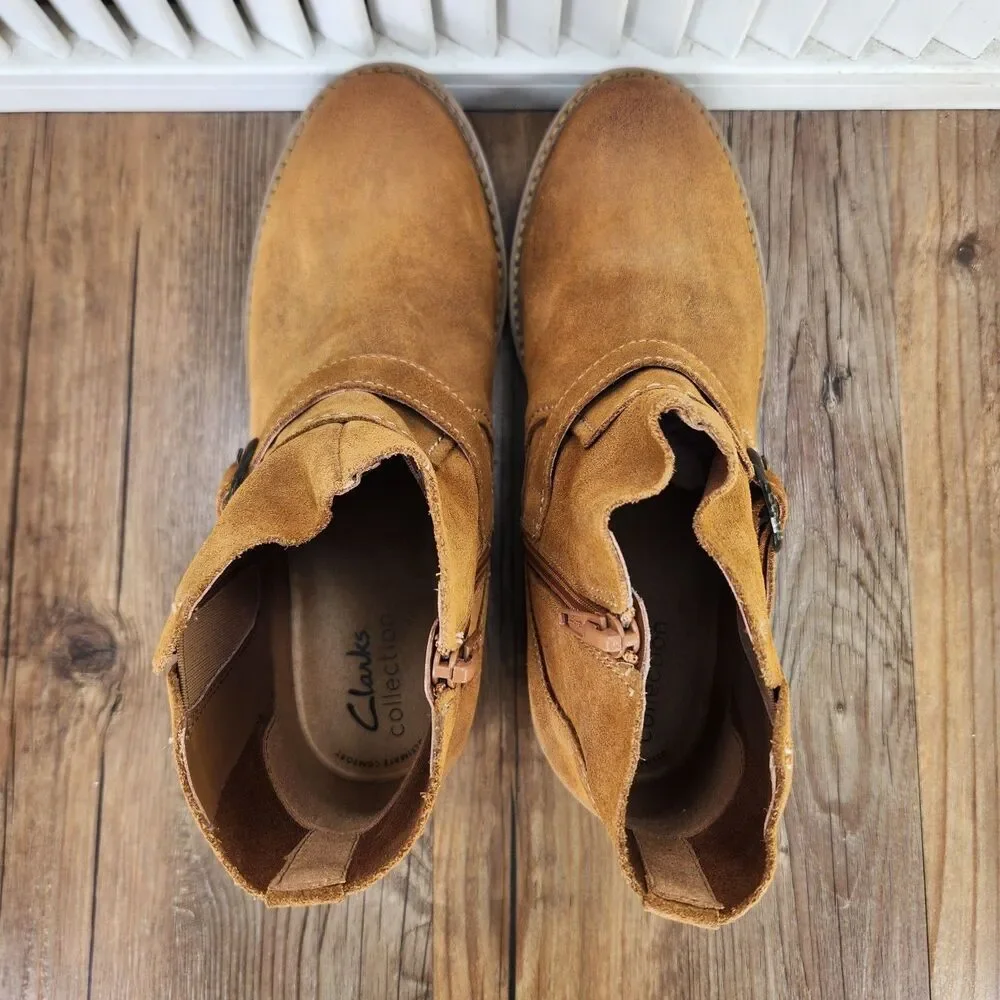 Clarks Camzin Loop Tan Suede Ankle Booties Womens Size 7.5 M Brown Country Boots